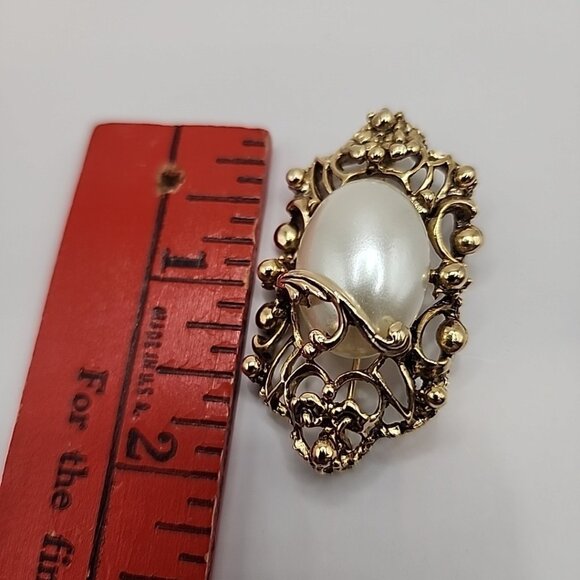 Vintage 2" Victorian-Style Brooch Gold Tone Faux Pearl Cabochon - Picture 2 of 3